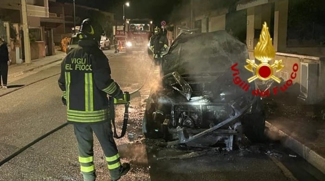 Nurachi Auto Incendiata Ornews It Notizie Oristano E Provincia