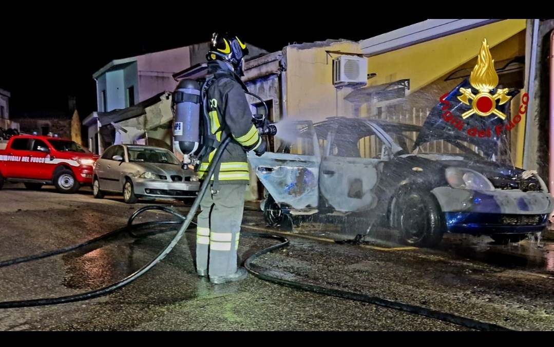 Auto Incendiata A Santa Giusta Ornews Notizie Di Oristano E Provincia